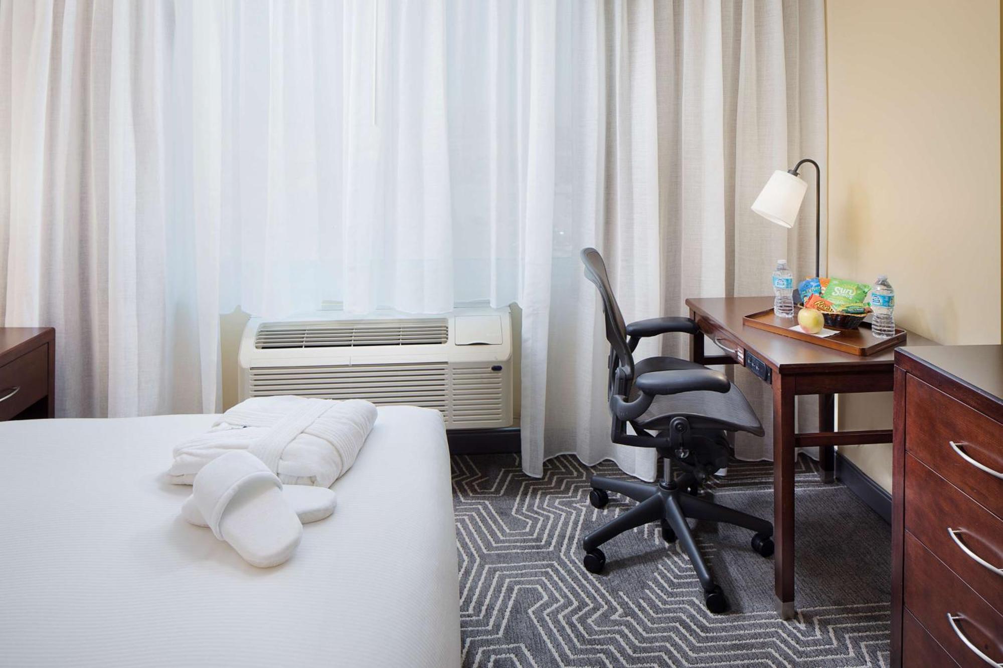 ดับเบิ้ลทรี โฮเต็ล ลอส แองเจลิส/คอมเมิร์ช Hotel คอมเมิร์ซ ภายนอก รูปภาพ